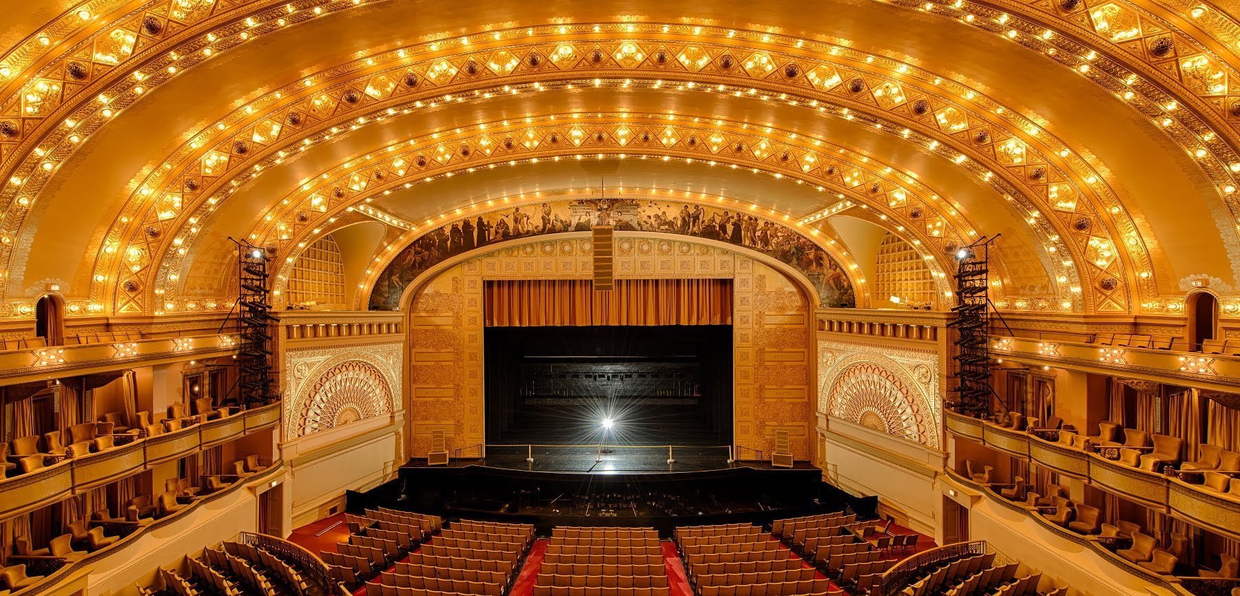3 Theaters In Pigeon Forge And Gatlinburg To Visit On Your Next Smoky Mountain Getaway