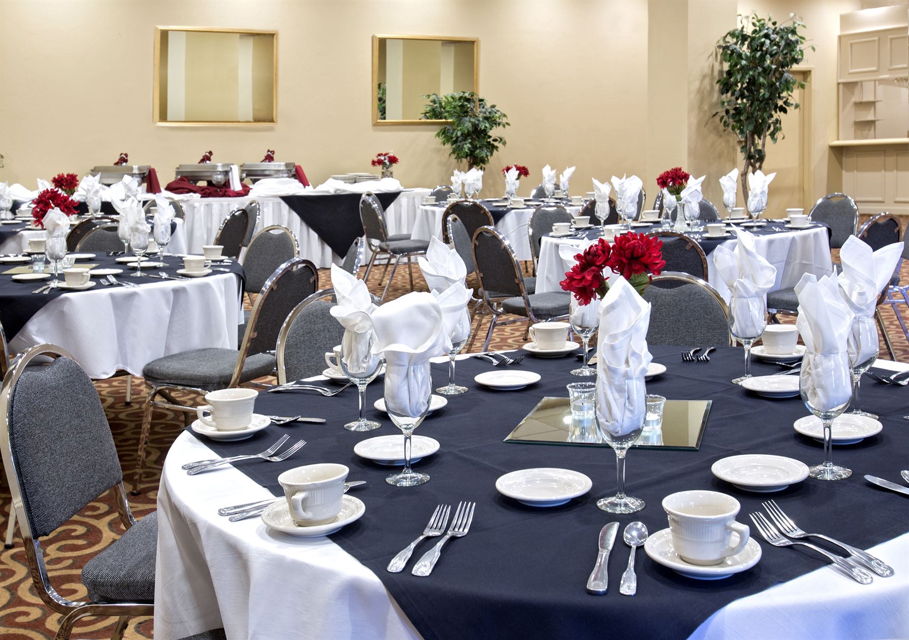 Top 4 Reasons To Stay At Our Hotel In Gatlinburg TN For Your Next Group Travel Event
